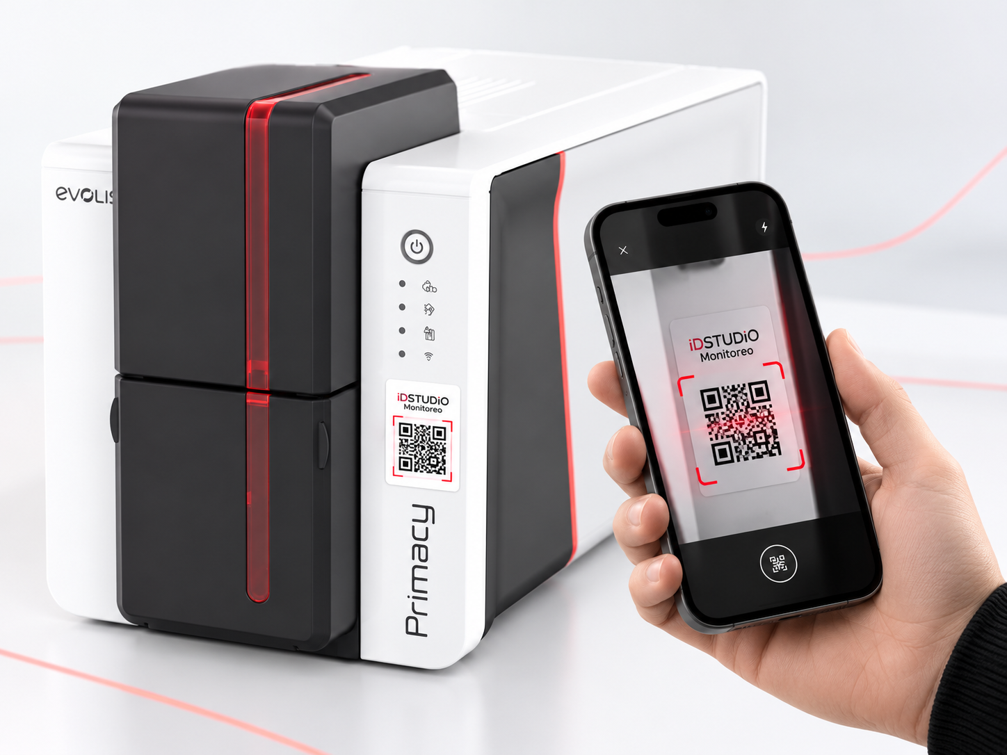 Teléfono leyendo la etiqueta QR de una impresora Evolis Primacy.